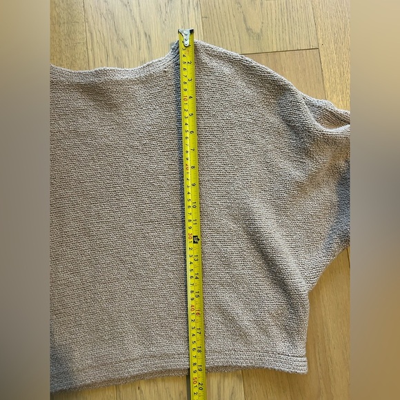 Abercrombie & Fitch Taupe Textured Knit Cropped Sweater - Picture 5 of 5
